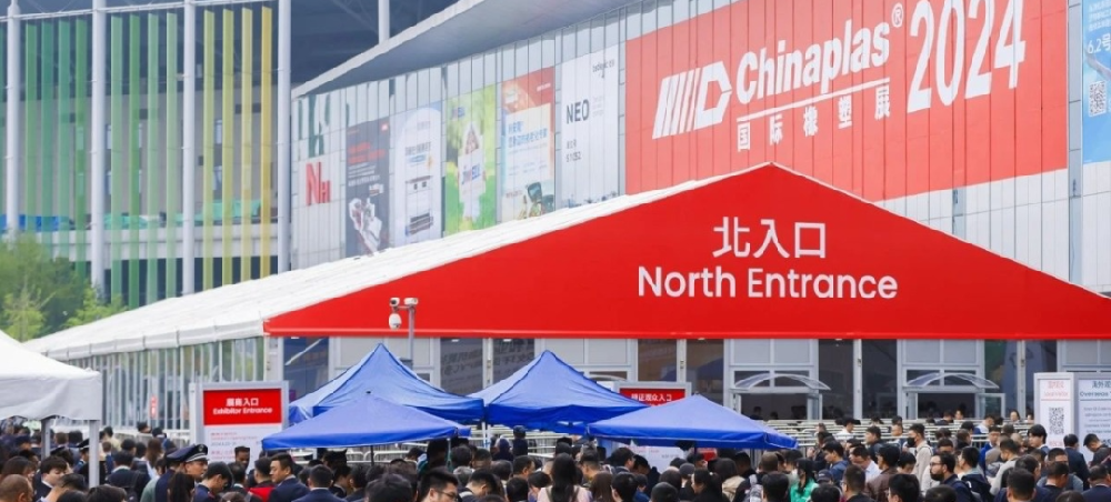 【CHINAPLAS 國(guó)際橡塑展】首日盛況！宿遷聯(lián)盛展會(huì)現(xiàn)場(chǎng)人氣爆棚！